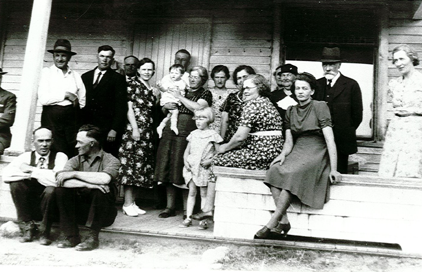 The Gerhard Isaak and Isaak Isaak Zacharias Clan at a Reunion of their Descendants
